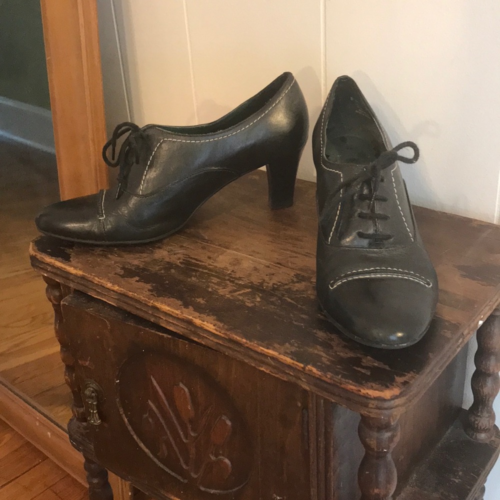 Oxford pumps